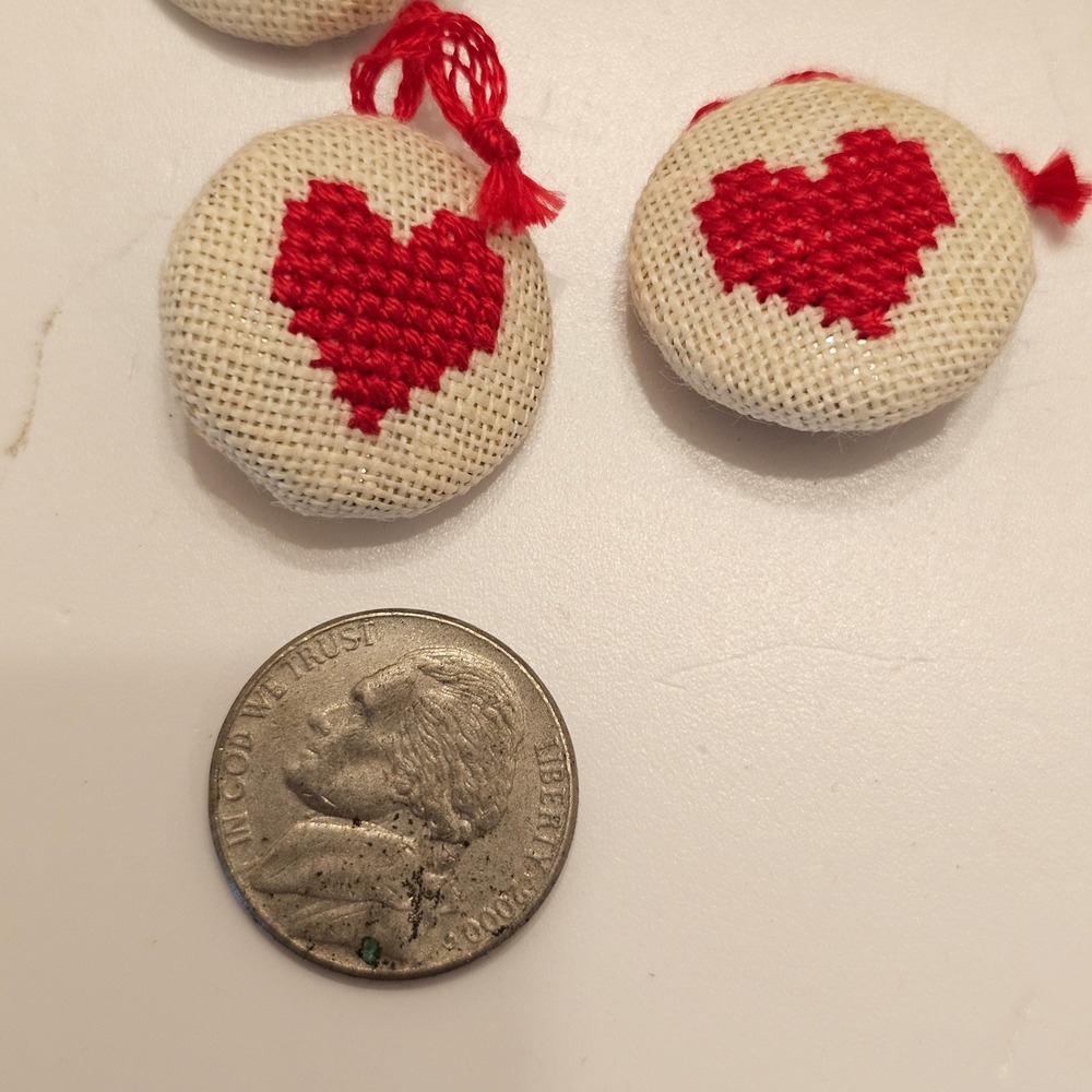 Vintage Handmade Cross Stitch Red Heart Shank Buttons Lot of 10 Cream 3/4" - Picture 6 of 7